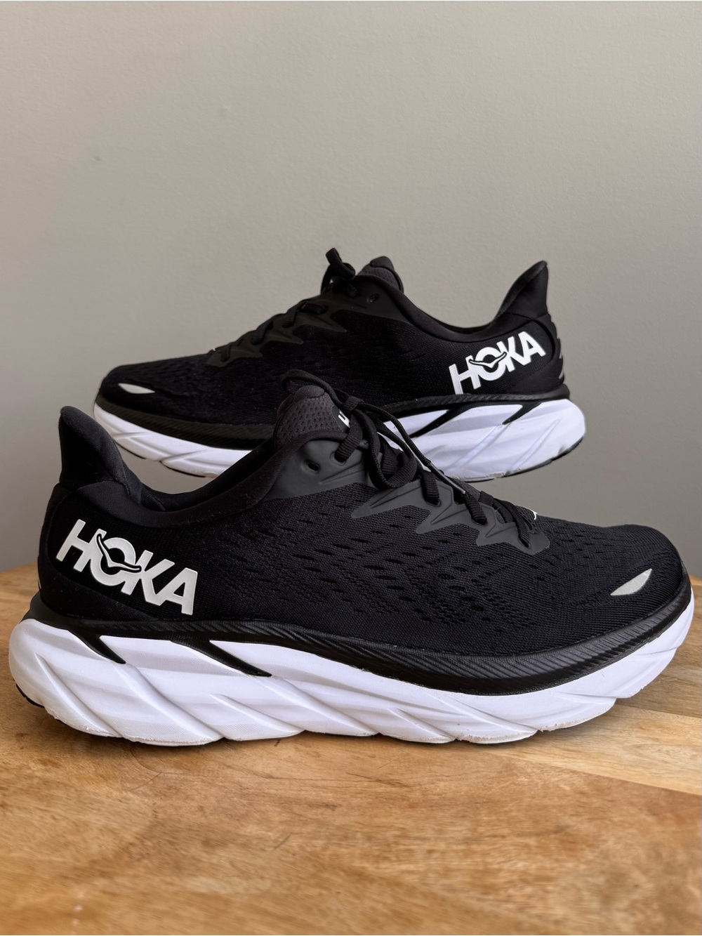 Hoka One One Clifton 8 Black White Running Shoes Men's Size 11 D 1119393 Comfort